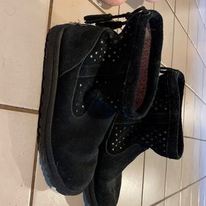 Girls Ugg boots black with star cut outs